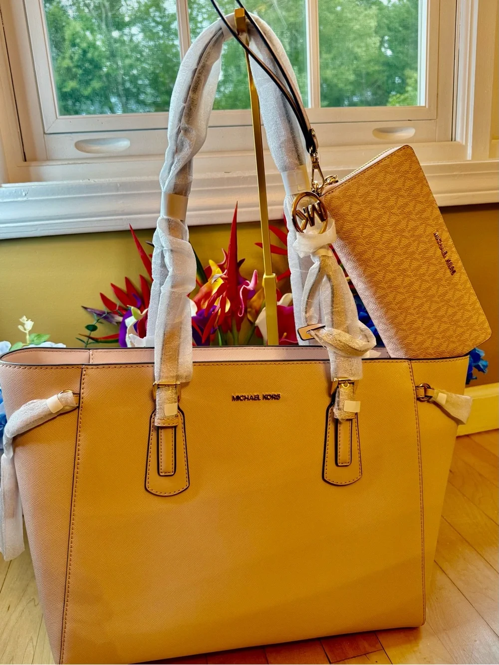 NWT-Michael Kors Blush Pink Tote with Matching Wristlet